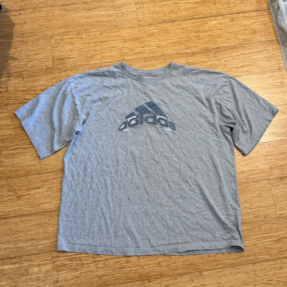 Vintage Adidas grey blue screen printed graphic logo t-shirt